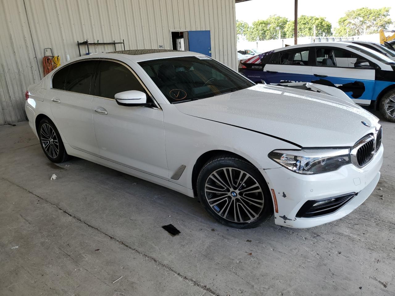 Photo 3 VIN: WBAJE7C58JWC56889 - BMW 540I 