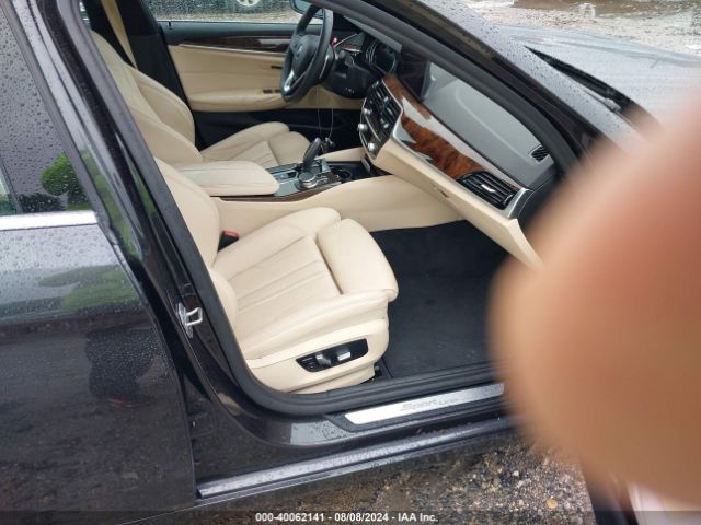 Photo 4 VIN: WBAJE7C58KWW12630 - BMW 540I 