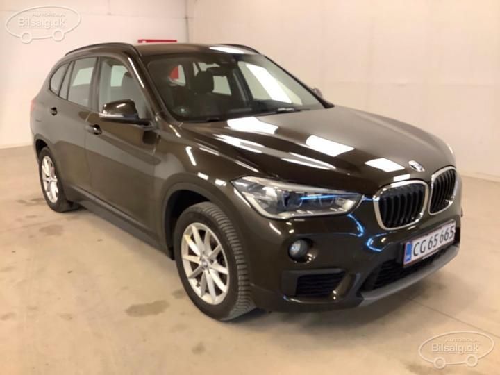 Photo 3 VIN: WBAJJ1100KEF68227 - BMW X1 SUV 