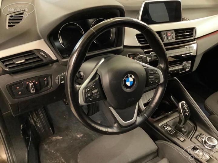 Photo 4 VIN: WBAJJ1100KEF68227 - BMW X1 SUV 