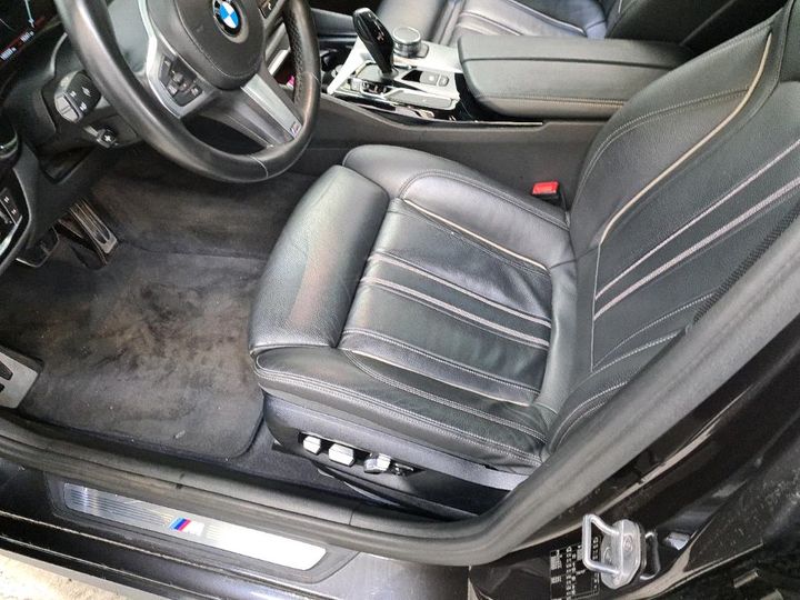 Photo 25 VIN: WBAJM71010G957029 - BMW 520 