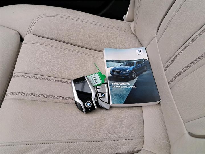 Photo 4 VIN: WBAJP31050BT75125 - BMW 5 