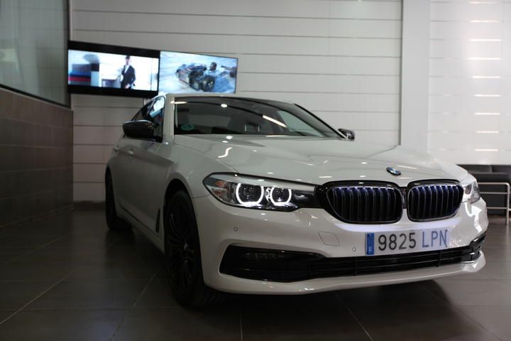 Photo 3 VIN: WBAJR11010CE52150 - BMW 520IA CITY CAR 