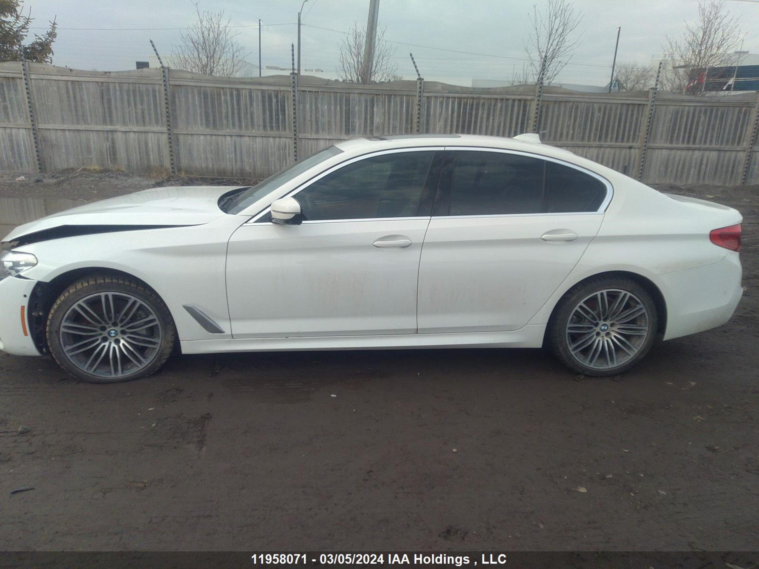 Photo 13 VIN: WBAJR7C02LWW63843 - BMW 5ER 