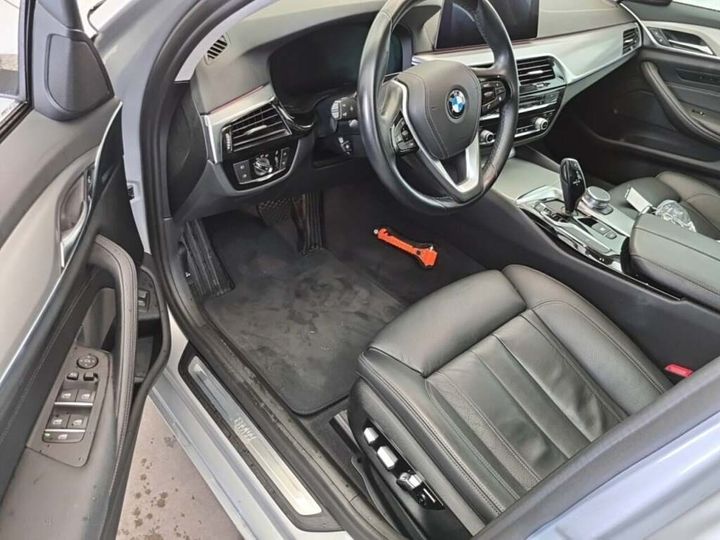 Photo 28 VIN: WBAJT91030BJ25140 - BMW 5-SERIE 