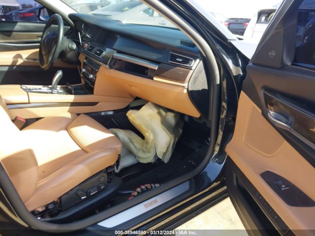 Photo 4 VIN: WBAKA4C57BC612800 - BMW 740I 