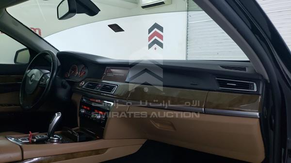 Photo 27 VIN: WBAKB2105AC405359 - BMW 730 