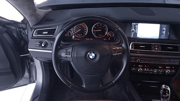 Photo 13 VIN: WBAKB4102AC422647 - BMW 740 IL 