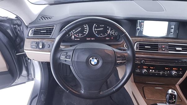 Photo 13 VIN: WBAKB4104BC429309 - BMW 740 