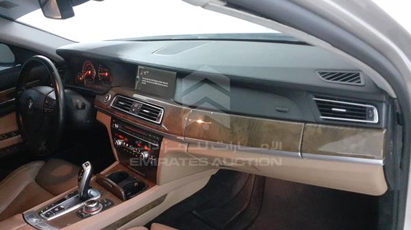 Photo 32 VIN: WBAKB4108BC630520 - BMW 740 IL 