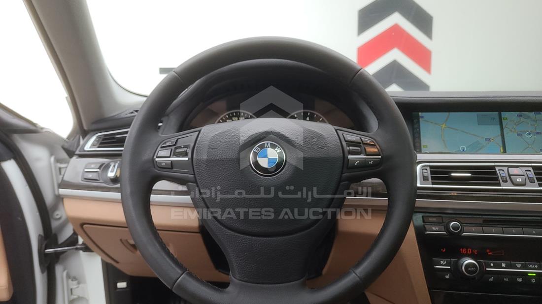 Photo 19 VIN: WBAKB4108CC932729 - BMW 740 