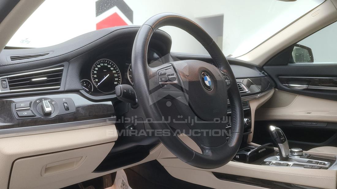 Photo 16 VIN: WBAKB4109CC933355 - BMW 740 