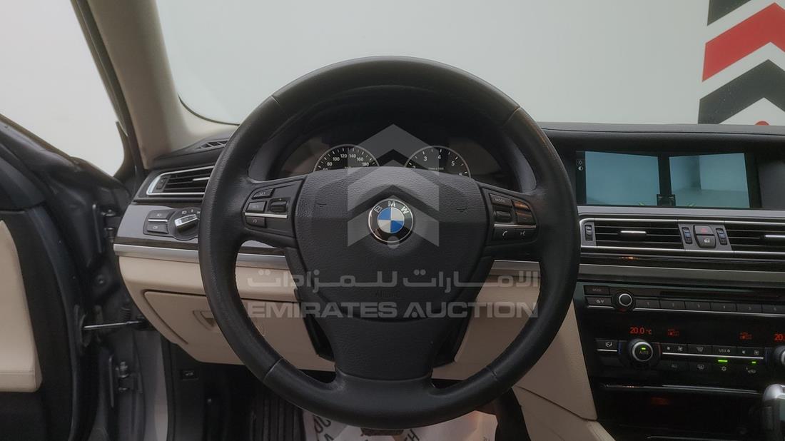 Photo 18 VIN: WBAKB4109CC933355 - BMW 740 