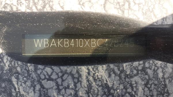 Photo 21 VIN: WBAKB410XBC428245 - BMW 740 