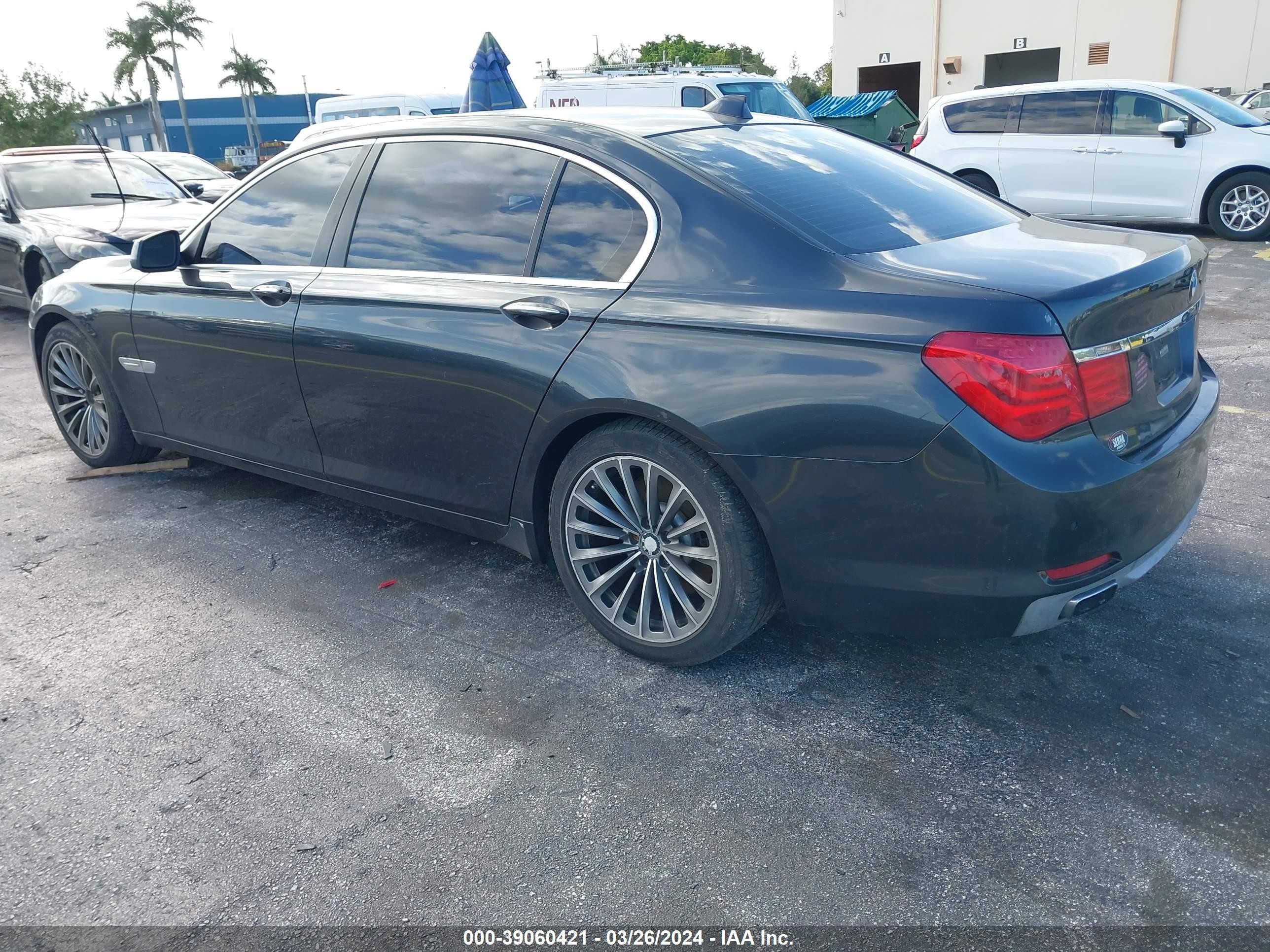 Photo 2 VIN: WBAKB4C51BC574123 - BMW 7ER 