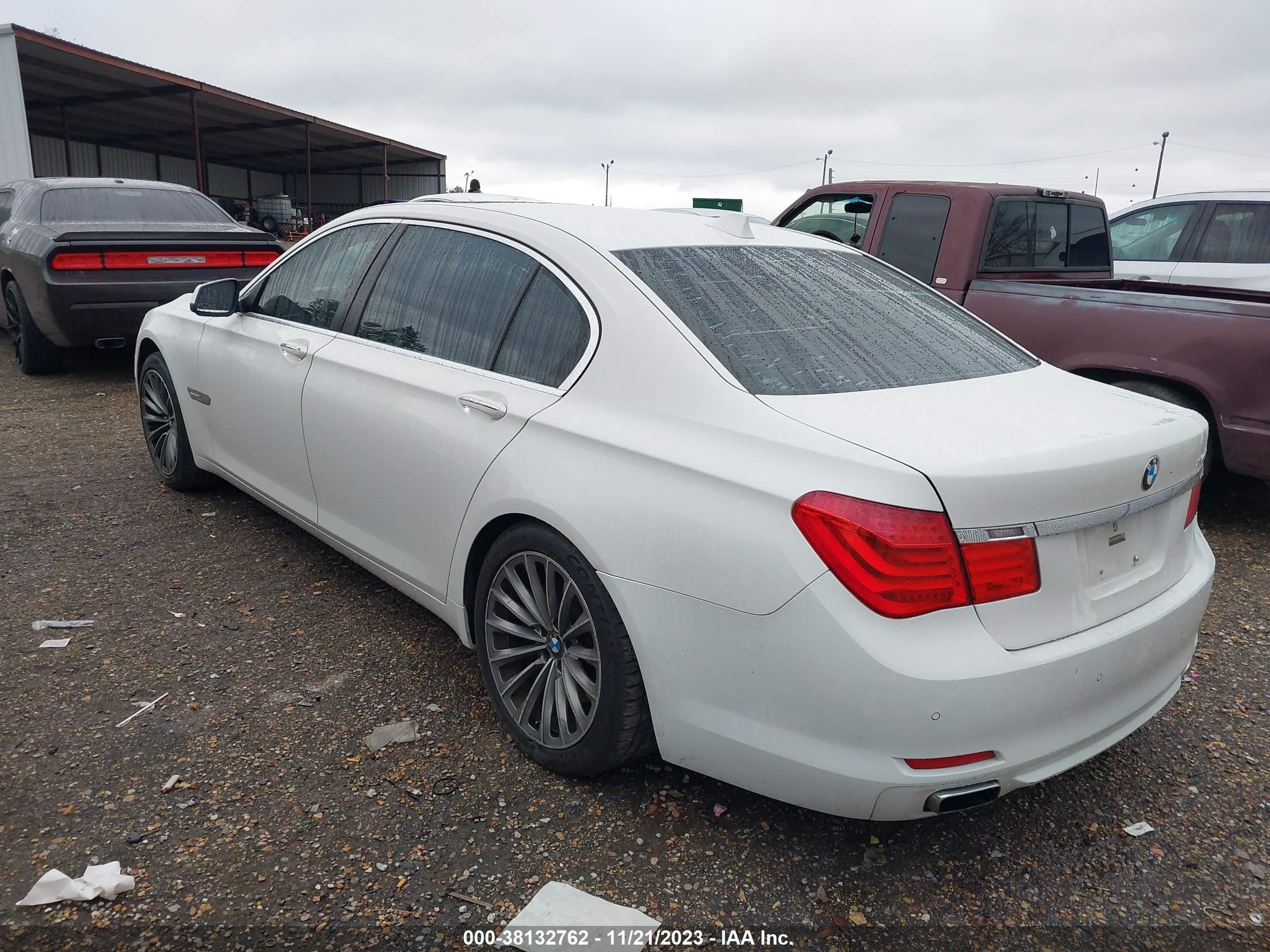 Photo 2 VIN: WBAKB4C55BC574836 - BMW 7ER 