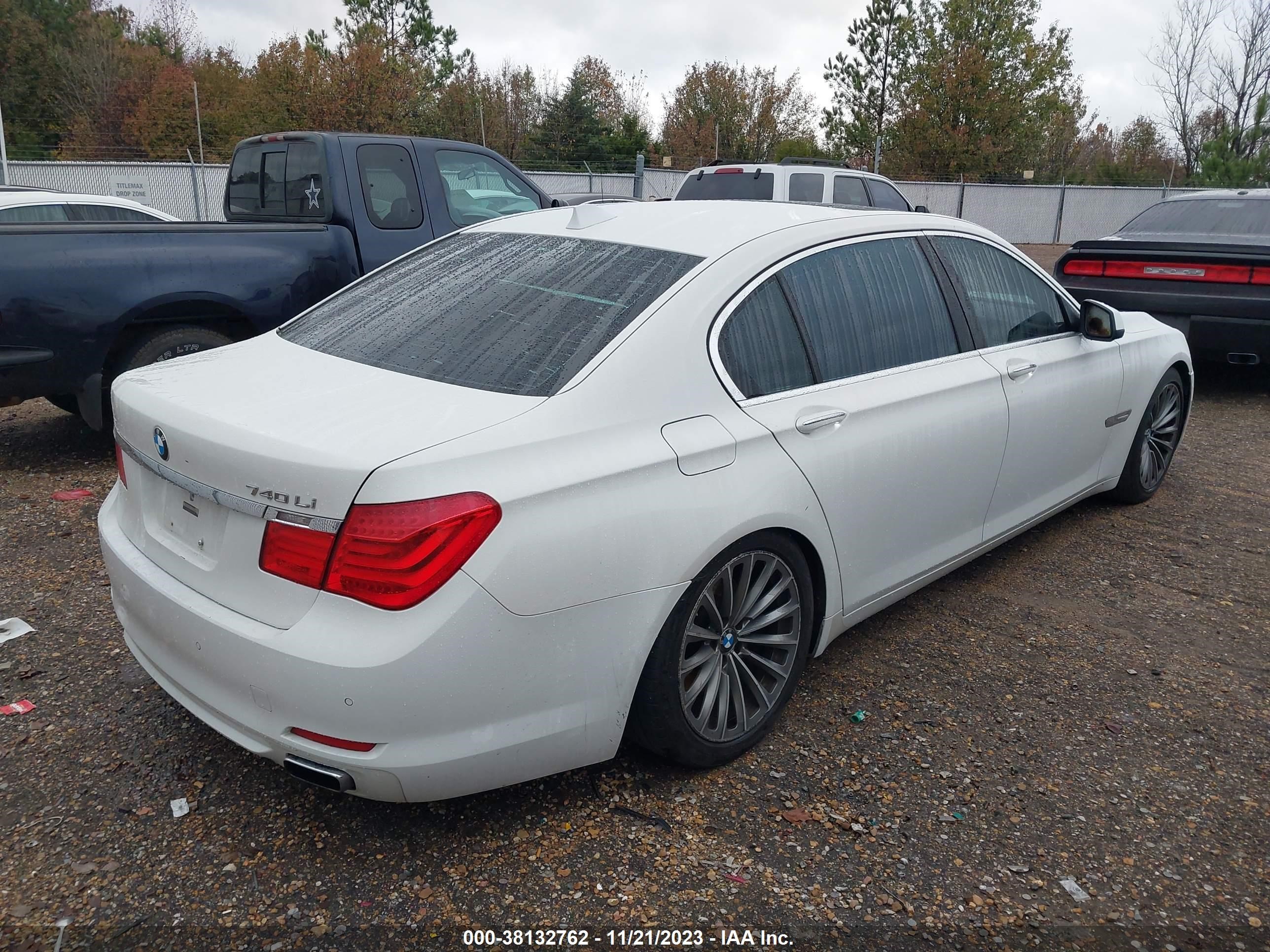 Photo 3 VIN: WBAKB4C55BC574836 - BMW 7ER 