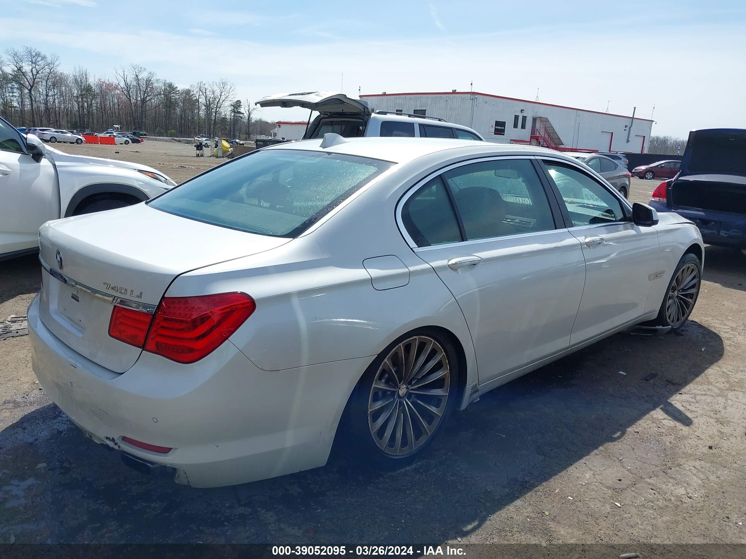 Photo 3 VIN: WBAKB4C5XBC573956 - BMW 7ER 