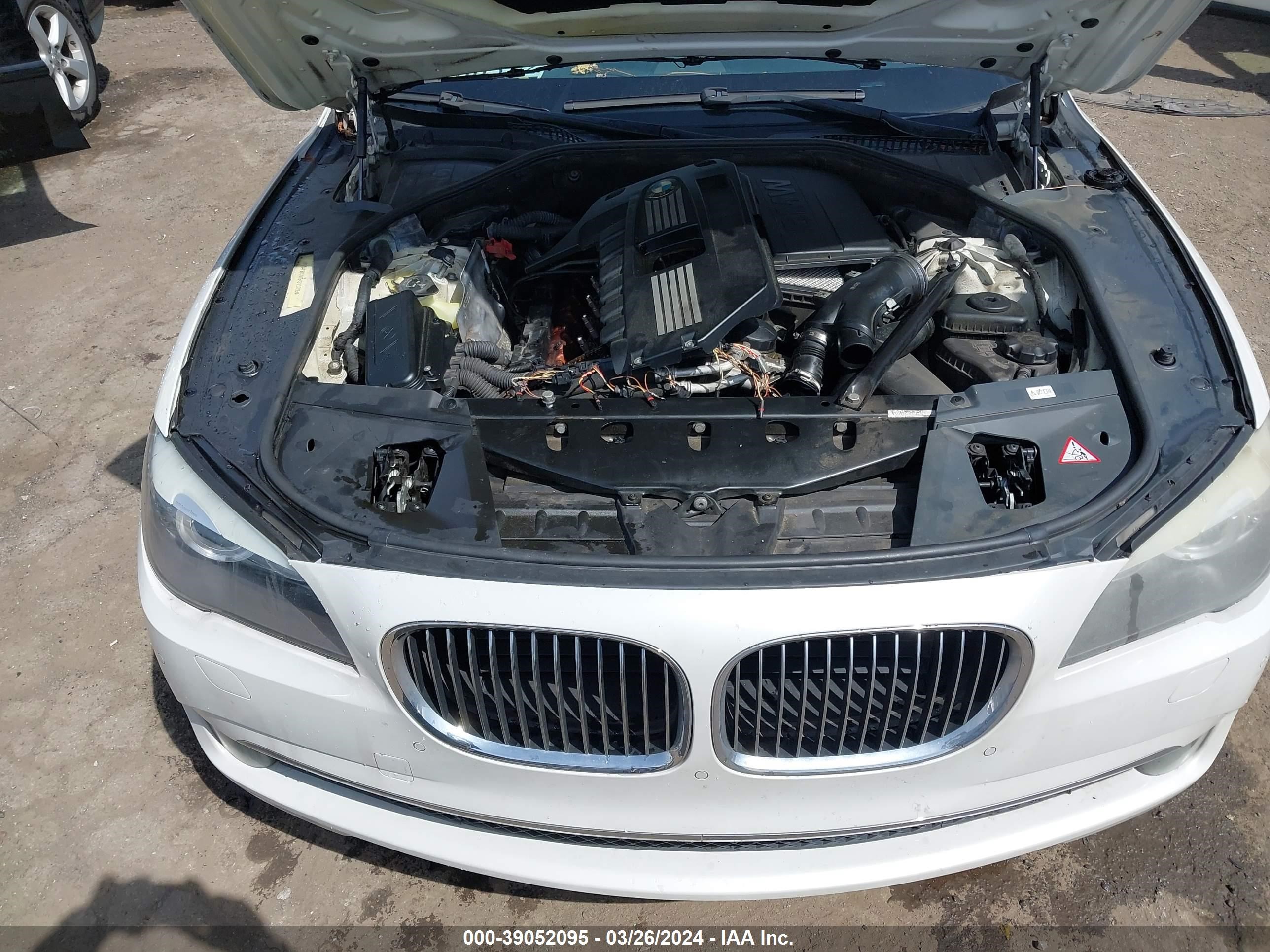 Photo 9 VIN: WBAKB4C5XBC573956 - BMW 7ER 