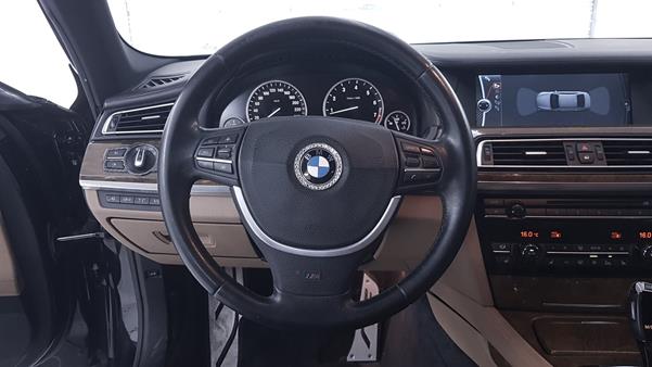 Photo 13 VIN: WBAKB81009CY54074 - BMW 750LI 