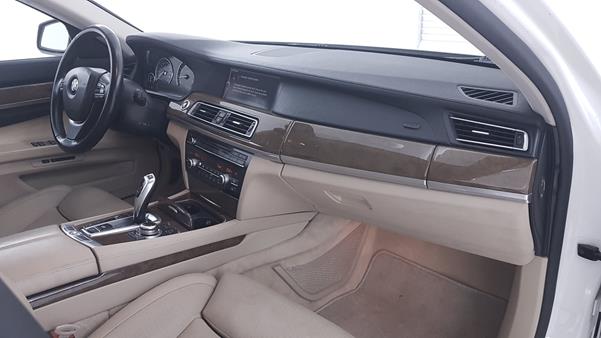 Photo 35 VIN: WBAKB8103AC342359 - BMW 750LI 