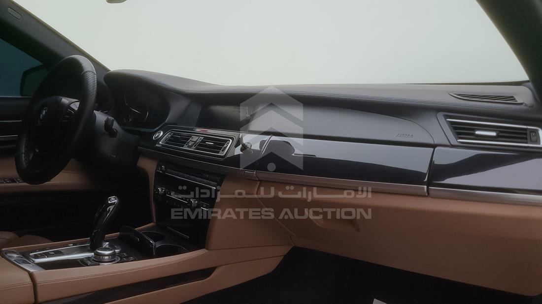 Photo 32 VIN: WBAKB8106BC345242 - BMW 750LI 