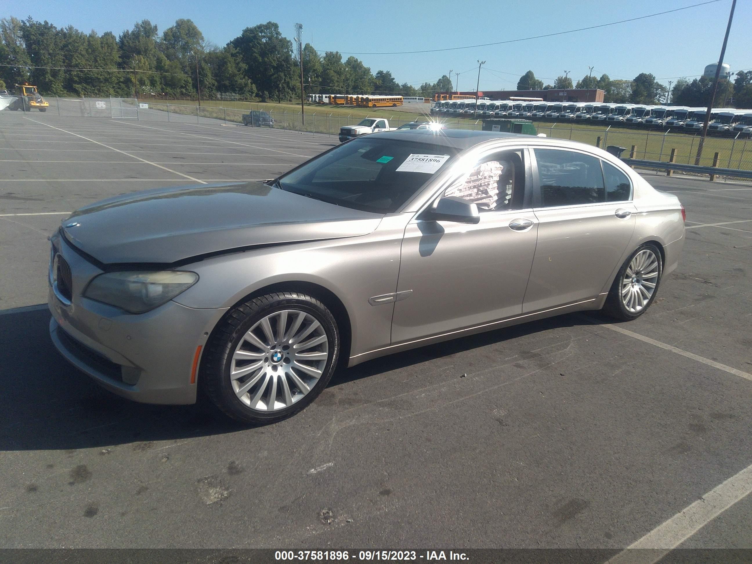 Photo 1 VIN: WBAKB8C52CDW84732 - BMW 7ER 