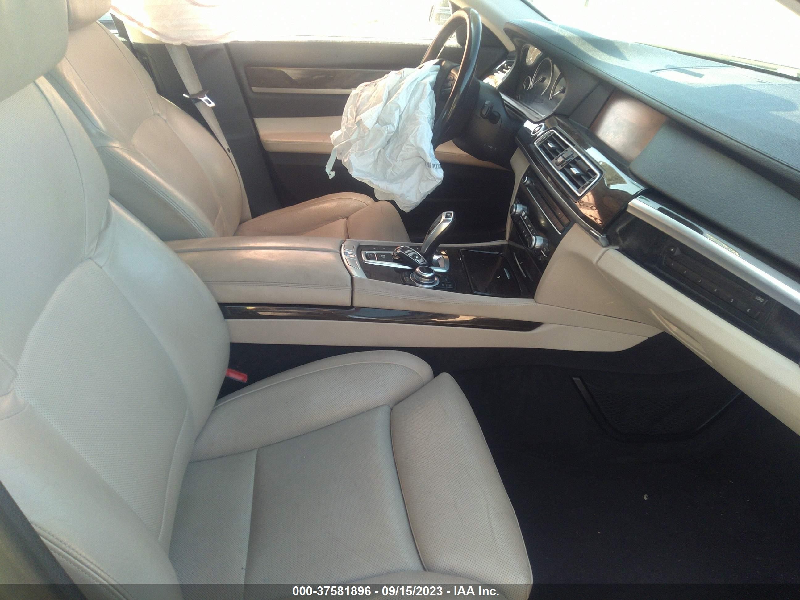 Photo 4 VIN: WBAKB8C52CDW84732 - BMW 7ER 