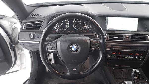 Photo 13 VIN: WBAKC6C51CDX99517 - BMW 750 