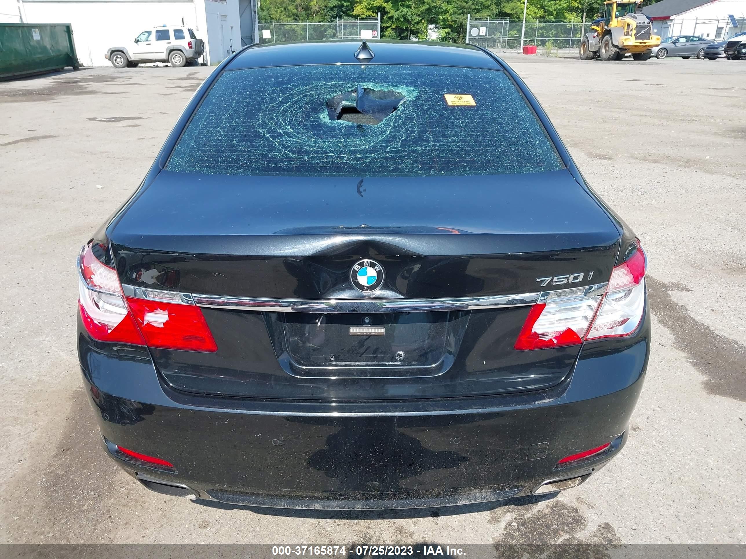 Photo 15 VIN: WBAKC6C52CC395700 - BMW 7ER 