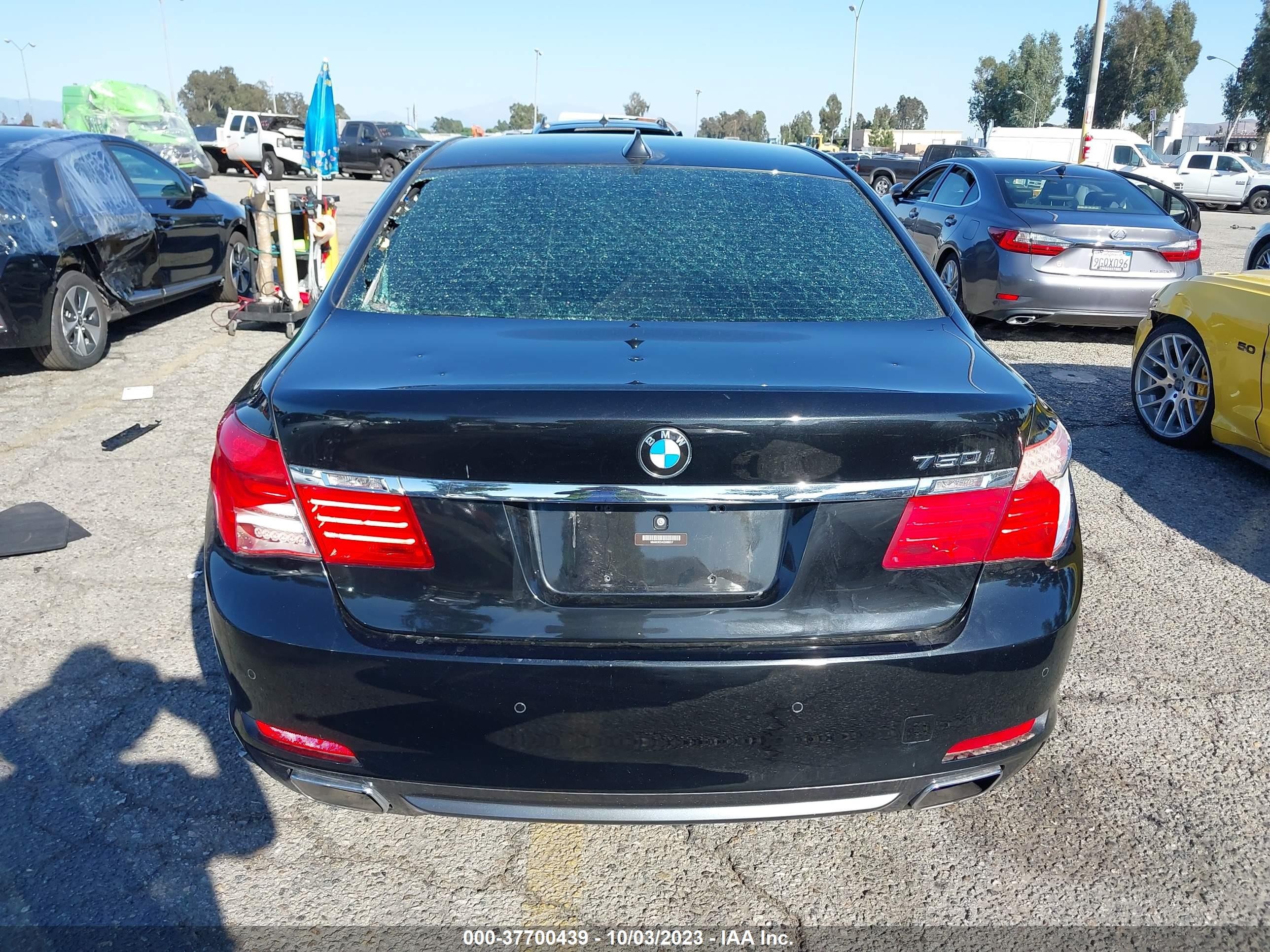 Photo 15 VIN: WBAKC6C54CDX99317 - BMW 7ER 