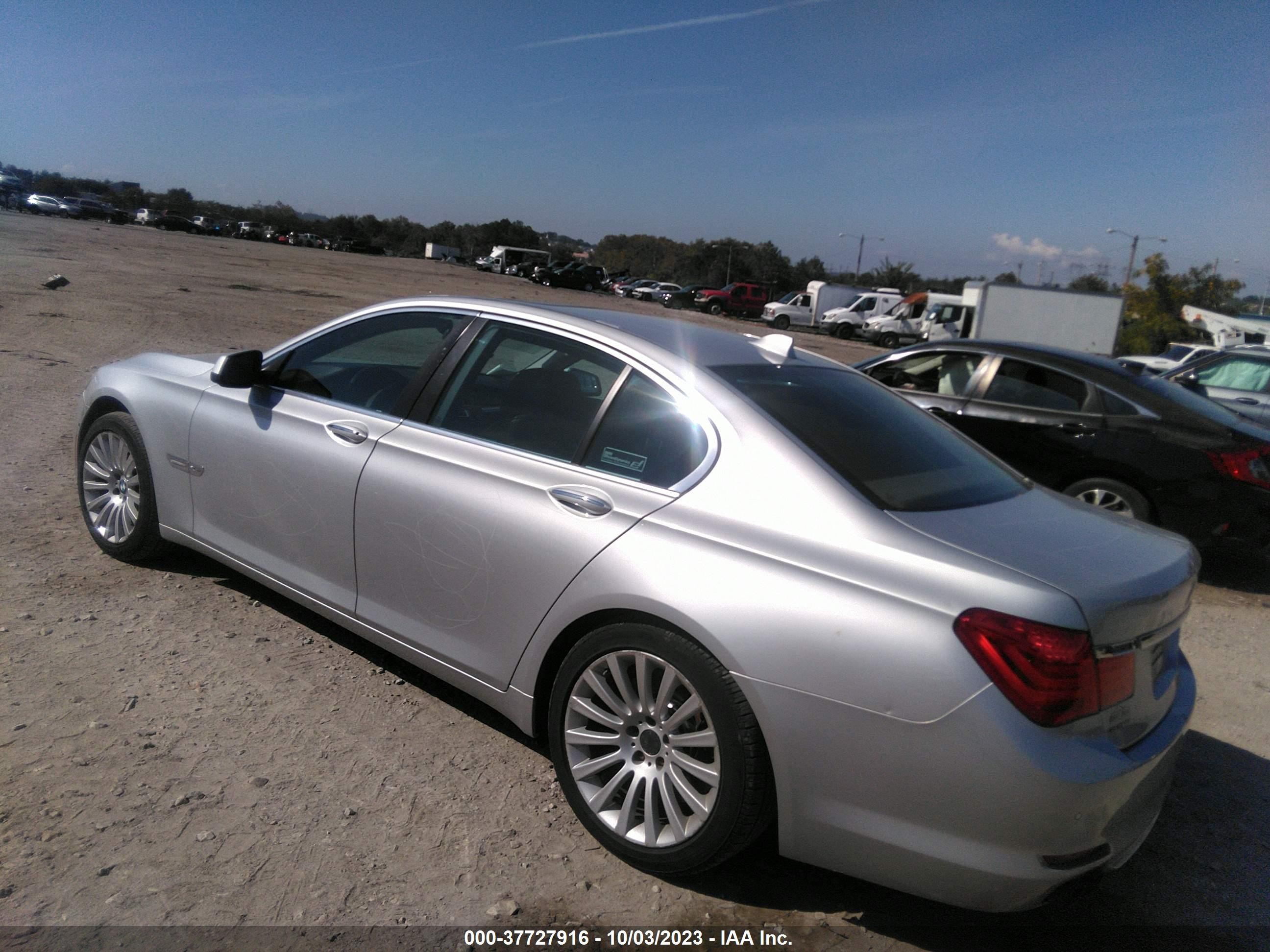 Photo 2 VIN: WBAKC6C58CC395684 - BMW 7 SERIES 