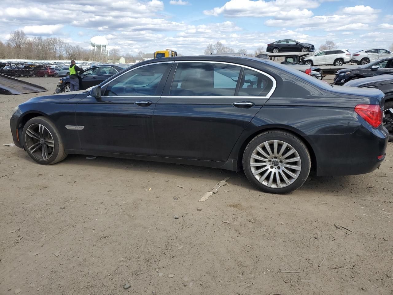 Photo 1 VIN: WBAKC8C50BC433273 - BMW 7ER 