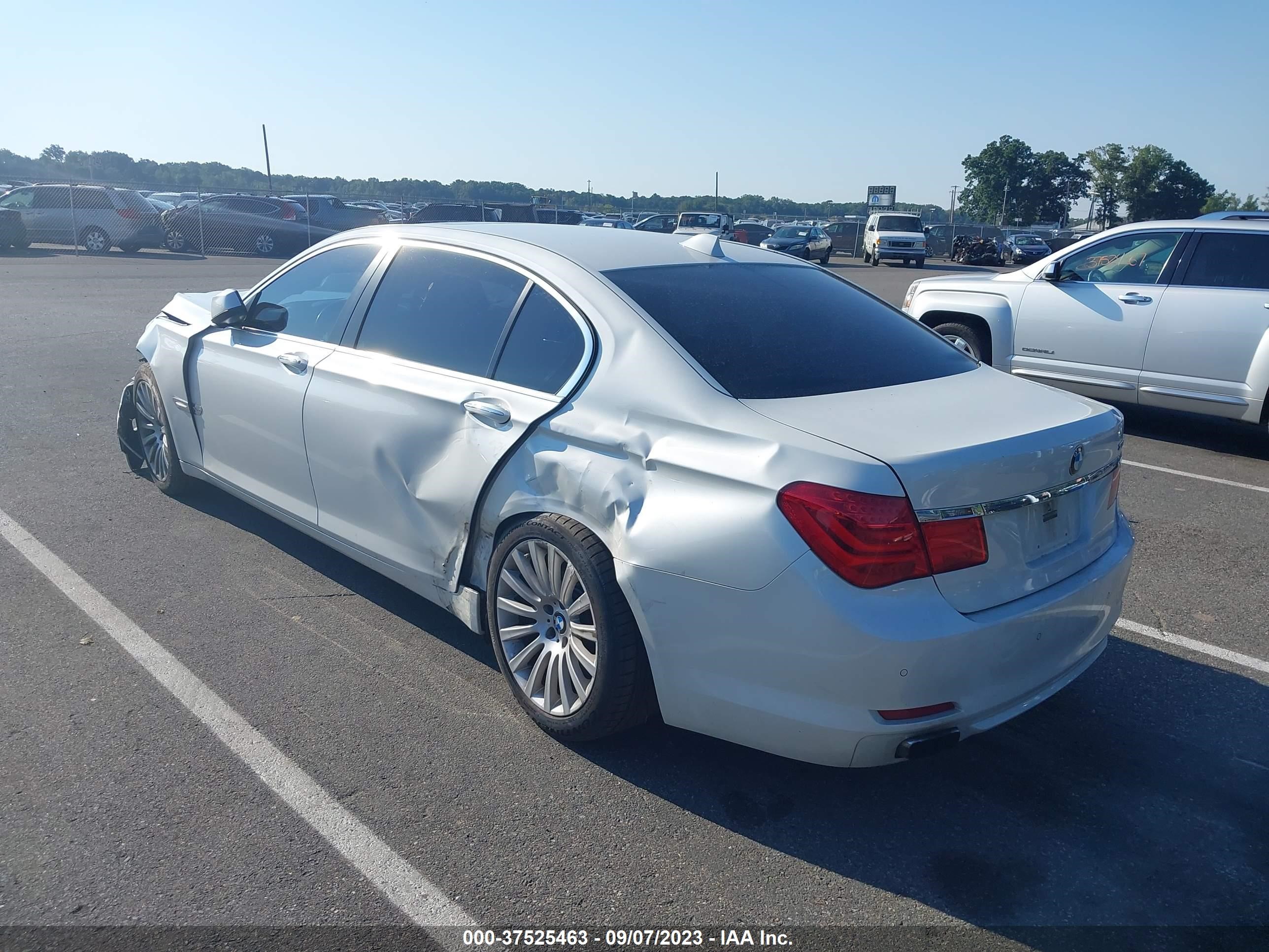 Photo 2 VIN: WBAKC8C51BC433380 - BMW 7ER 