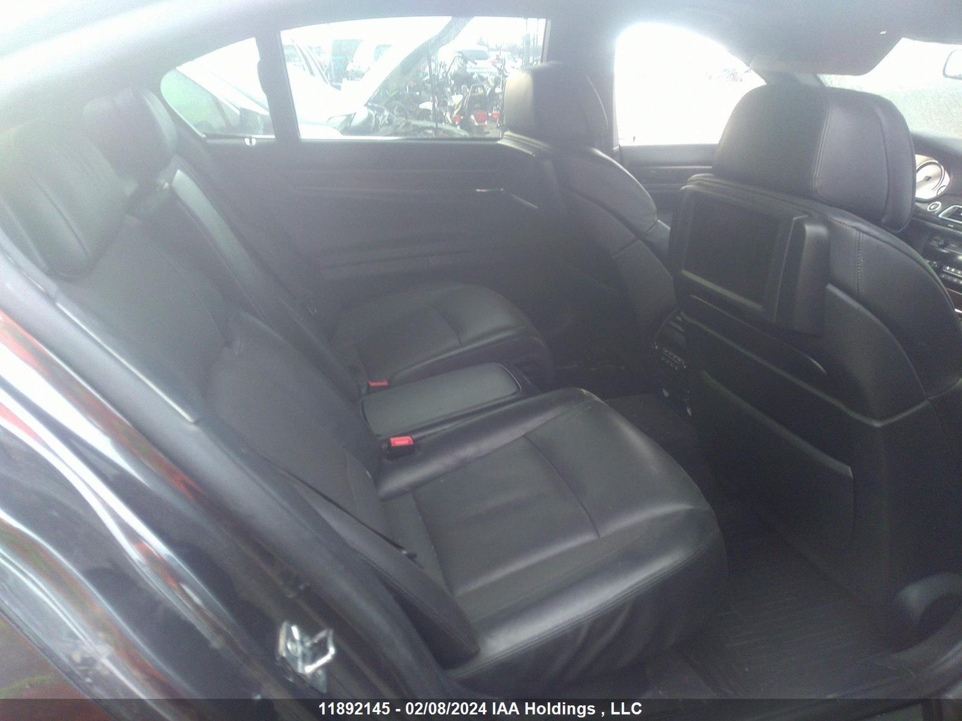 Photo 7 VIN: WBAKC8C53BC433185 - BMW 7ER 