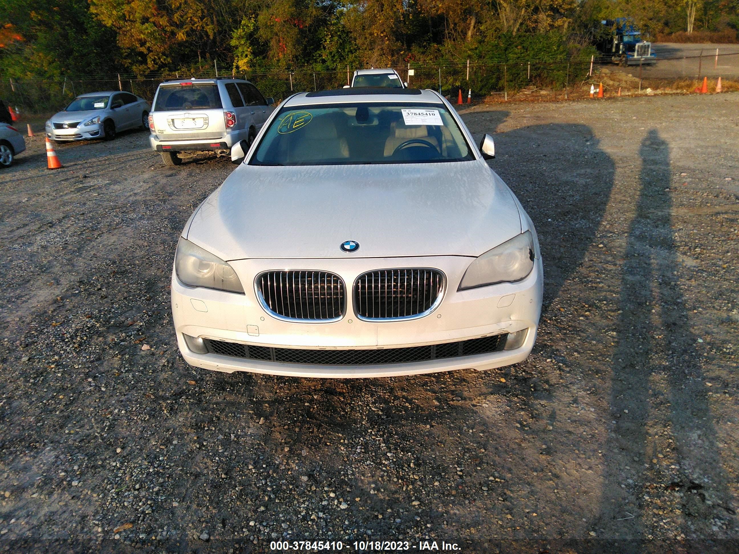 Photo 12 VIN: WBAKC8C58BC431626 - BMW 7ER 