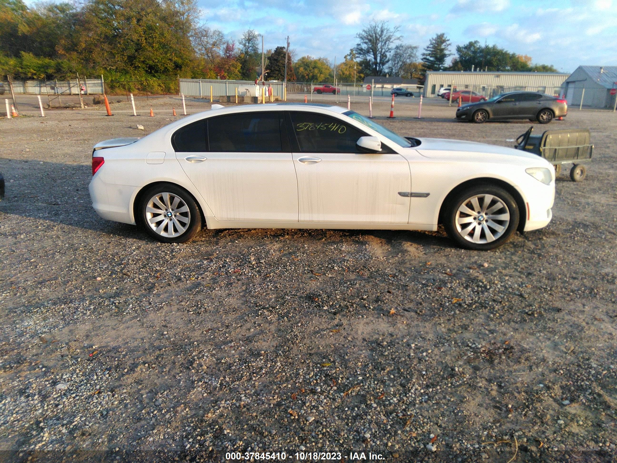 Photo 13 VIN: WBAKC8C58BC431626 - BMW 7ER 