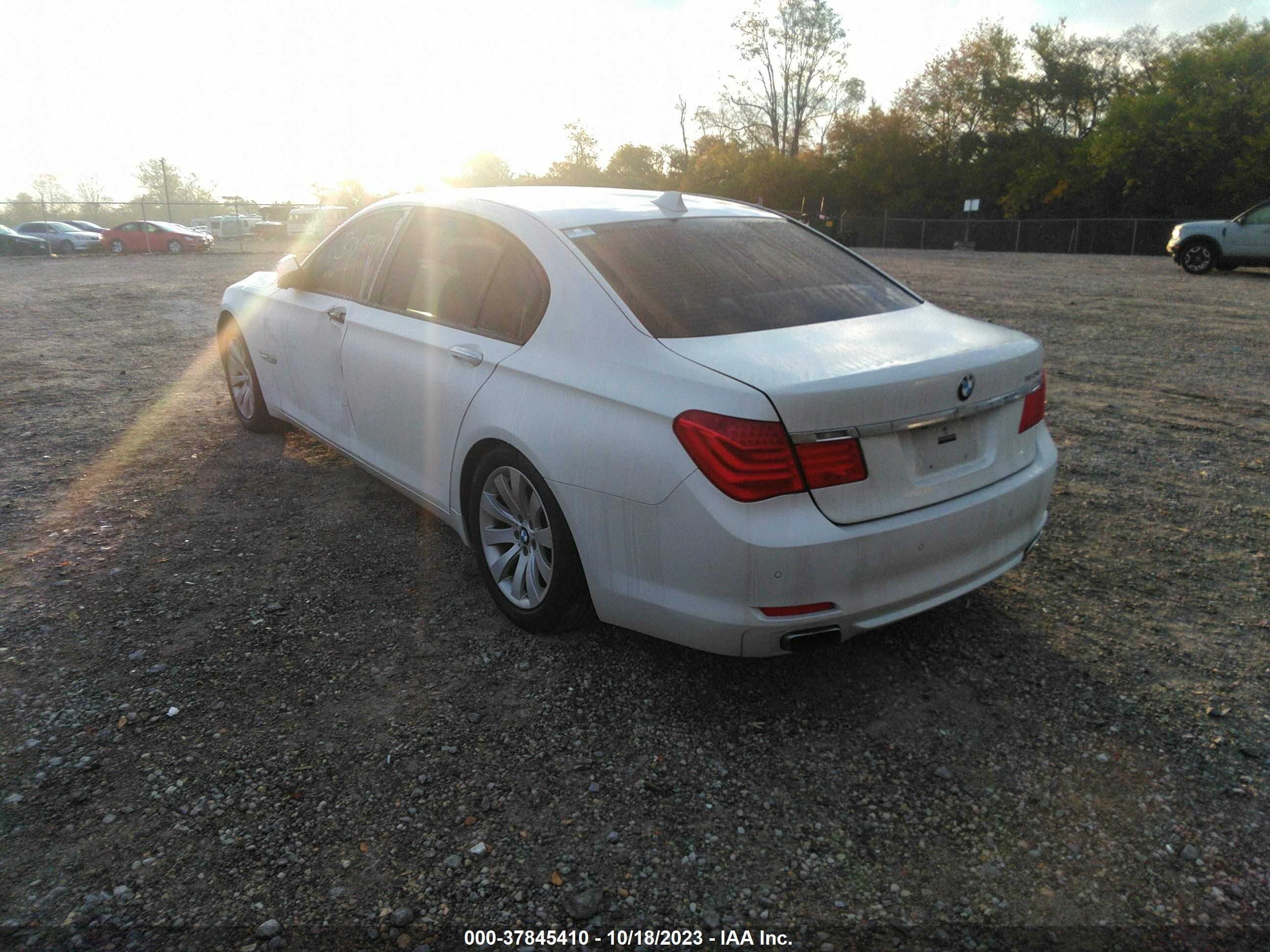 Photo 2 VIN: WBAKC8C58BC431626 - BMW 7ER 