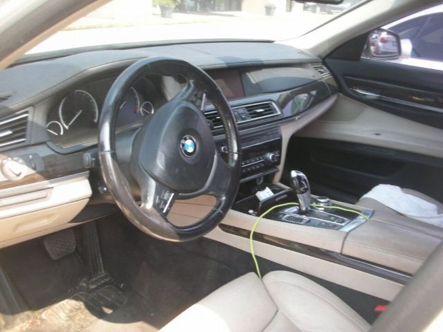 Photo 3 VIN: WBAKC8C5XCC434836 - BMW 7ER 