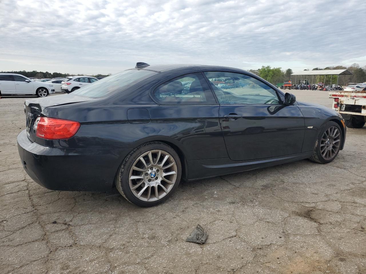 Photo 2 VIN: WBAKE3C52BE768990 - BMW 3ER 