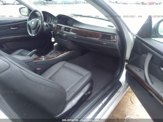 Photo 4 VIN: WBAKE5C58BE754796 - BMW 3 