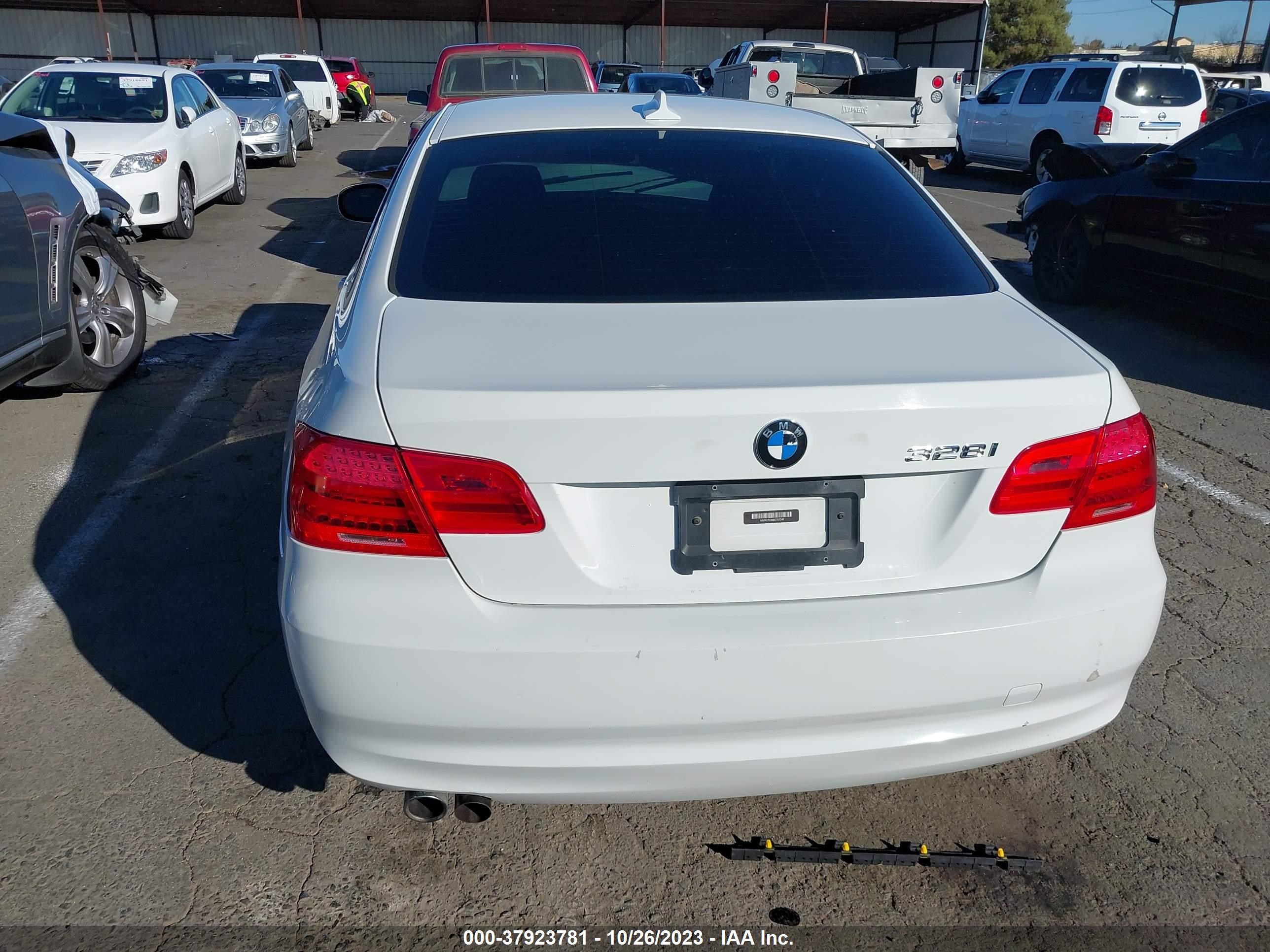 Photo 15 VIN: WBAKE5C58BE755348 - BMW 3ER 