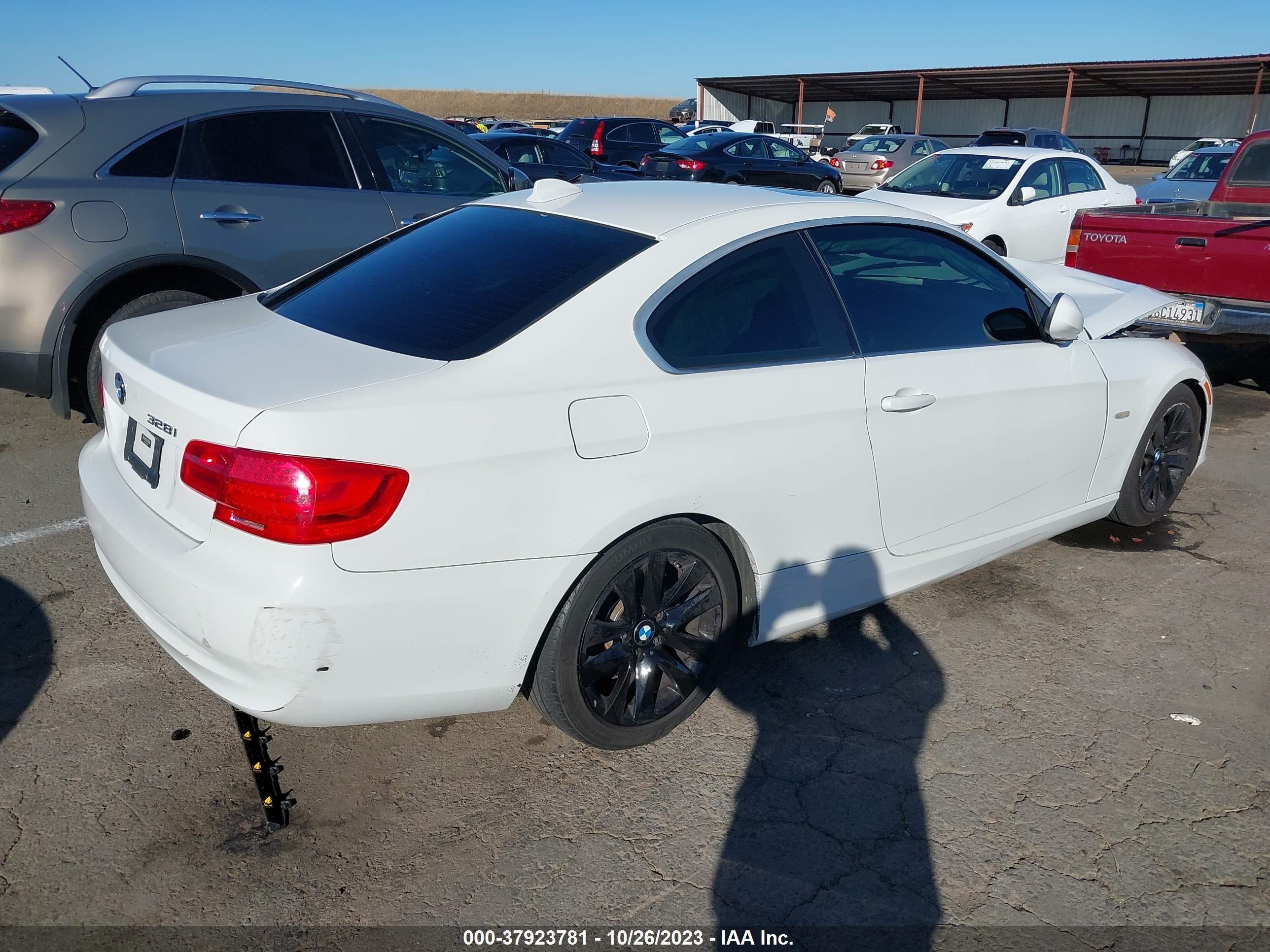 Photo 3 VIN: WBAKE5C58BE755348 - BMW 3ER 