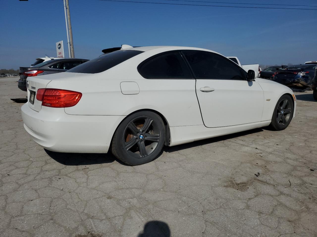 Photo 2 VIN: WBAKE5C59BE573447 - BMW 3ER 