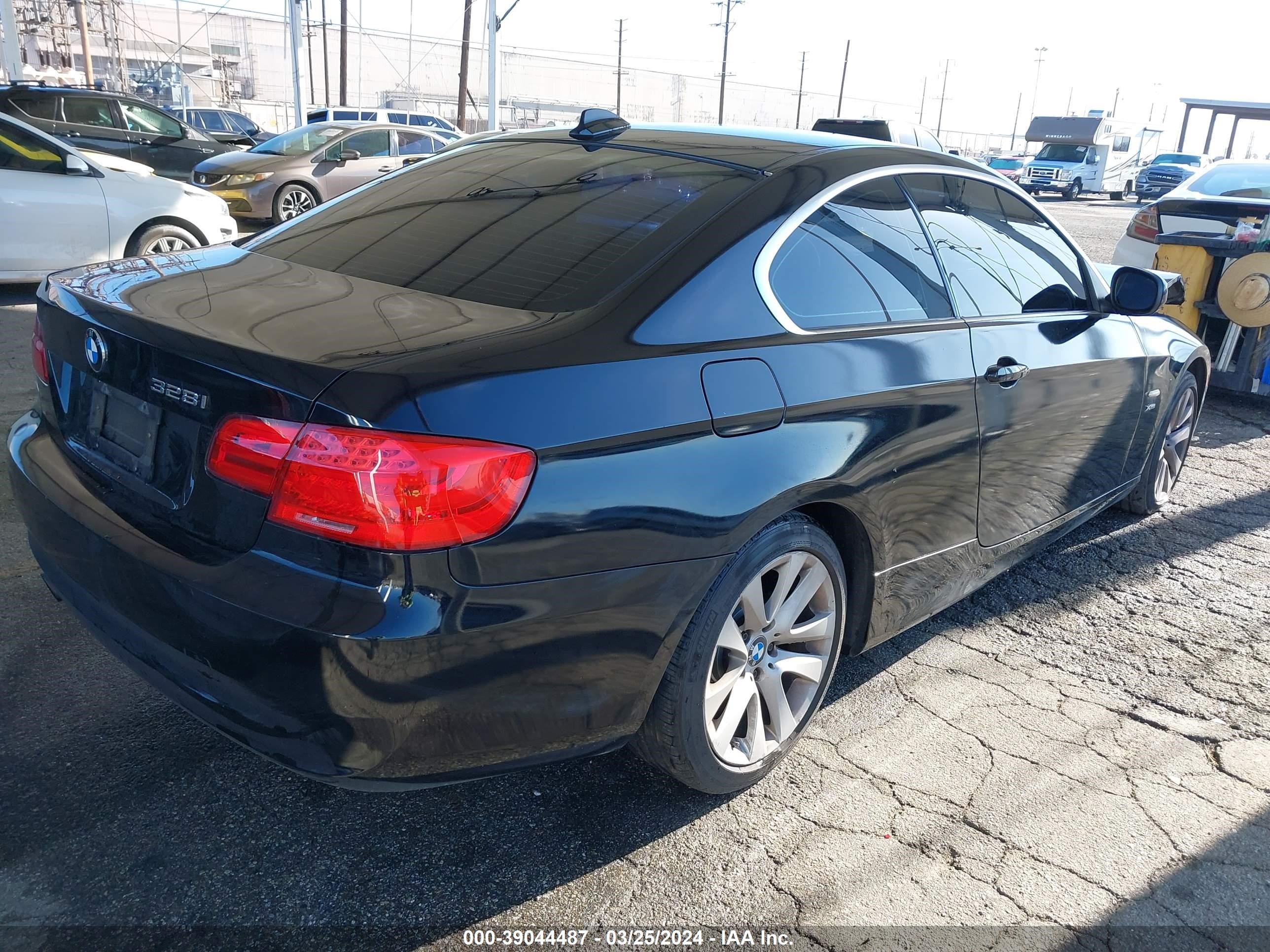 Photo 3 VIN: WBAKF3C50CE974694 - BMW 3ER 