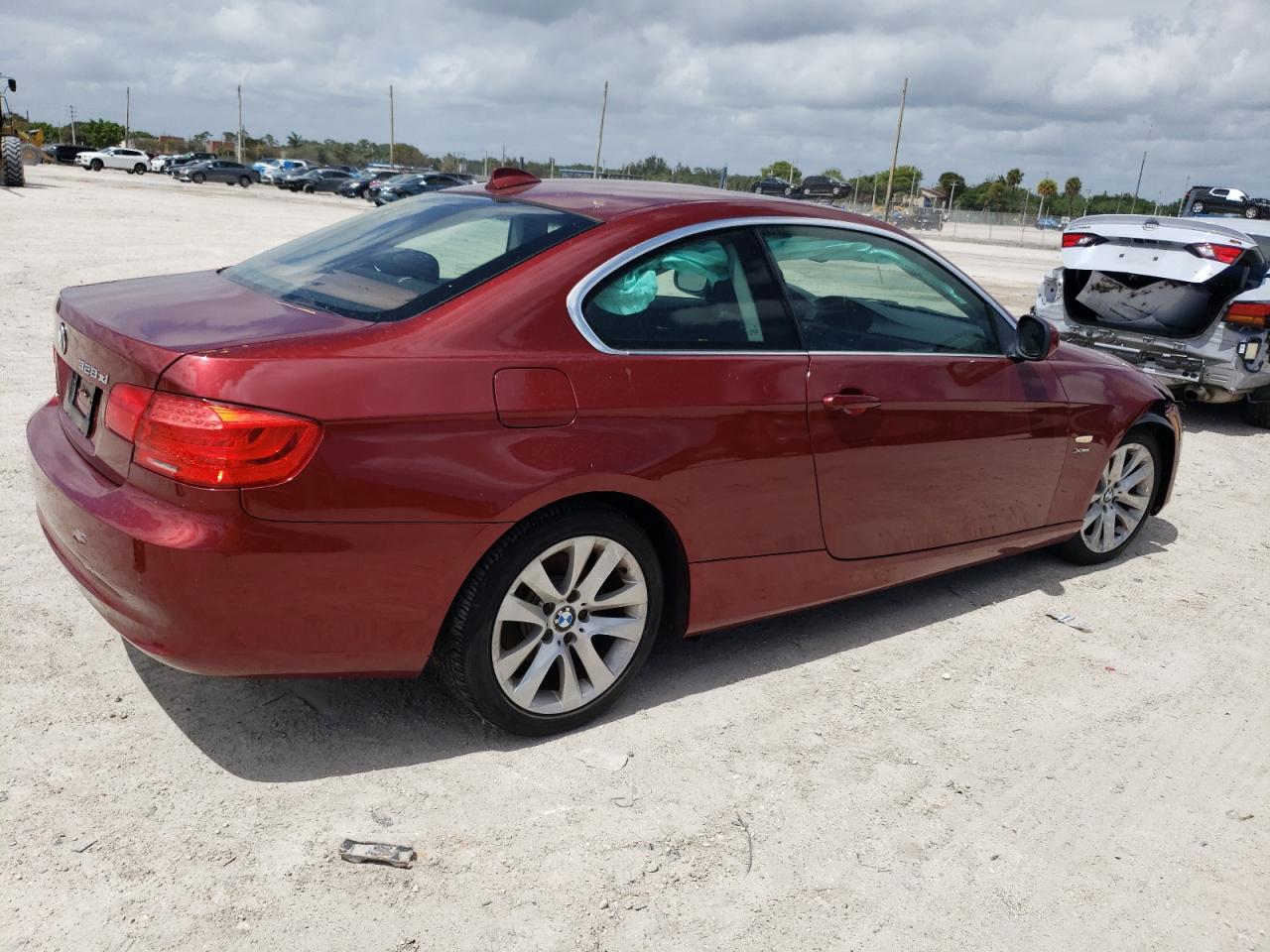 Photo 2 VIN: WBAKF5C52CE657494 - BMW 3ER 