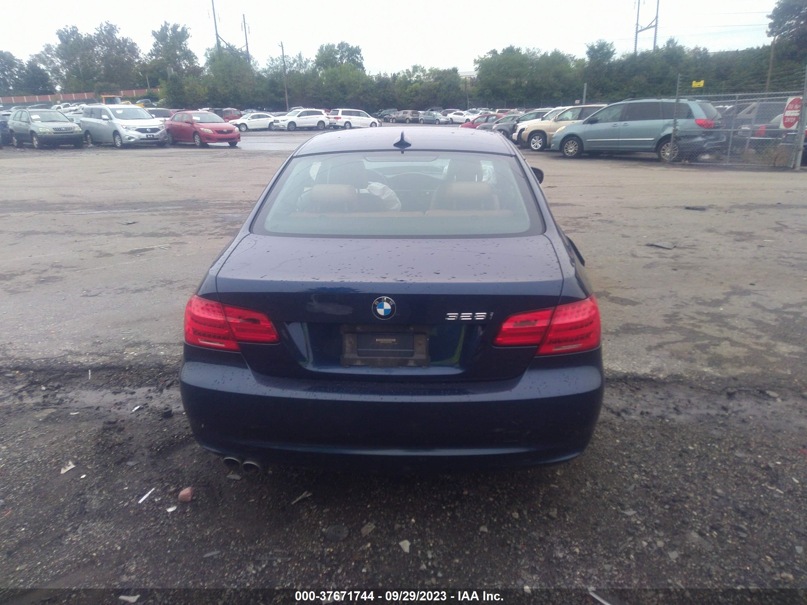 Photo 15 VIN: WBAKF5C55CE657098 - BMW 3ER 