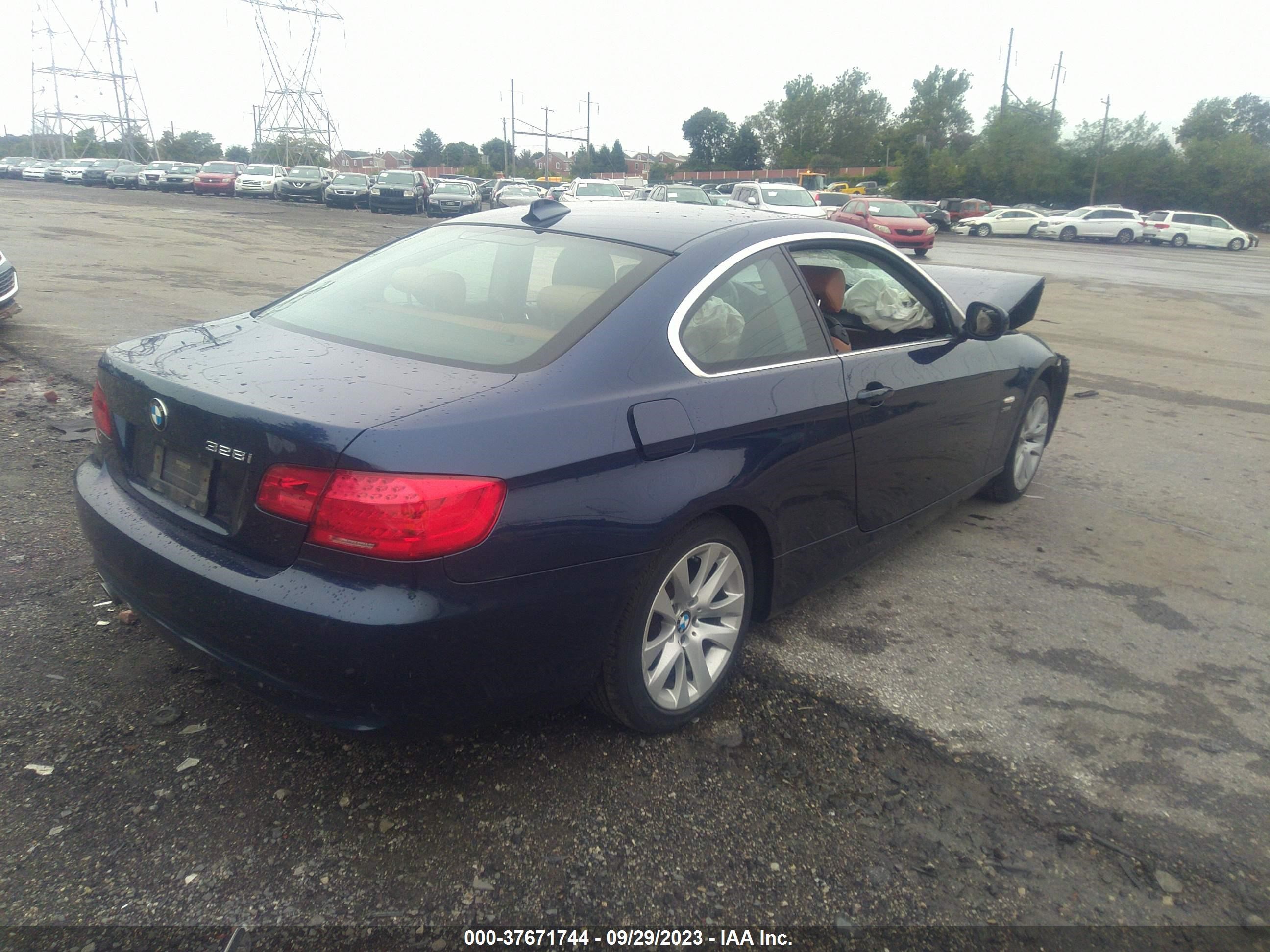 Photo 3 VIN: WBAKF5C55CE657098 - BMW 3ER 