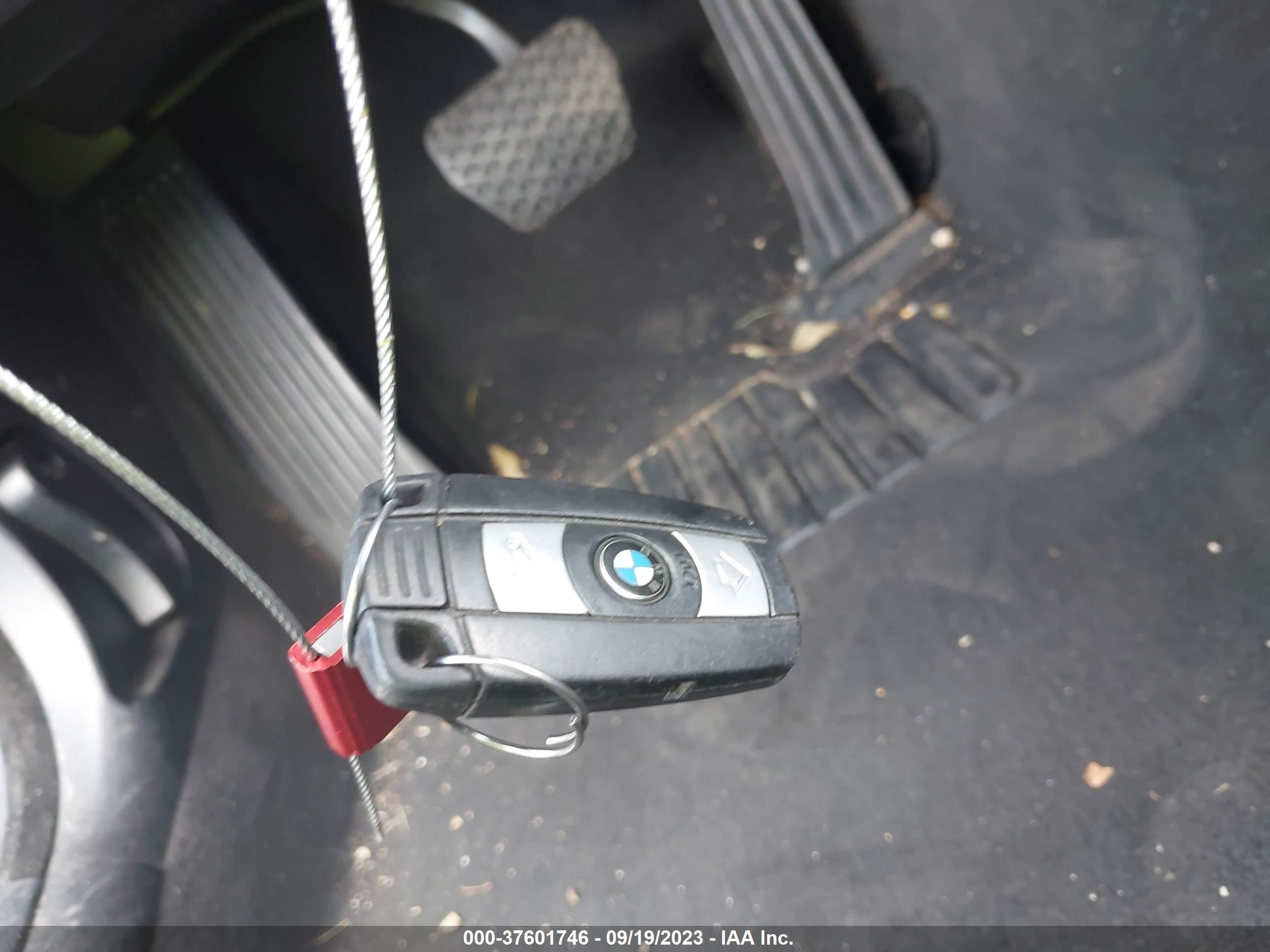 Photo 10 VIN: WBAKF5C58BE655165 - BMW 328I 