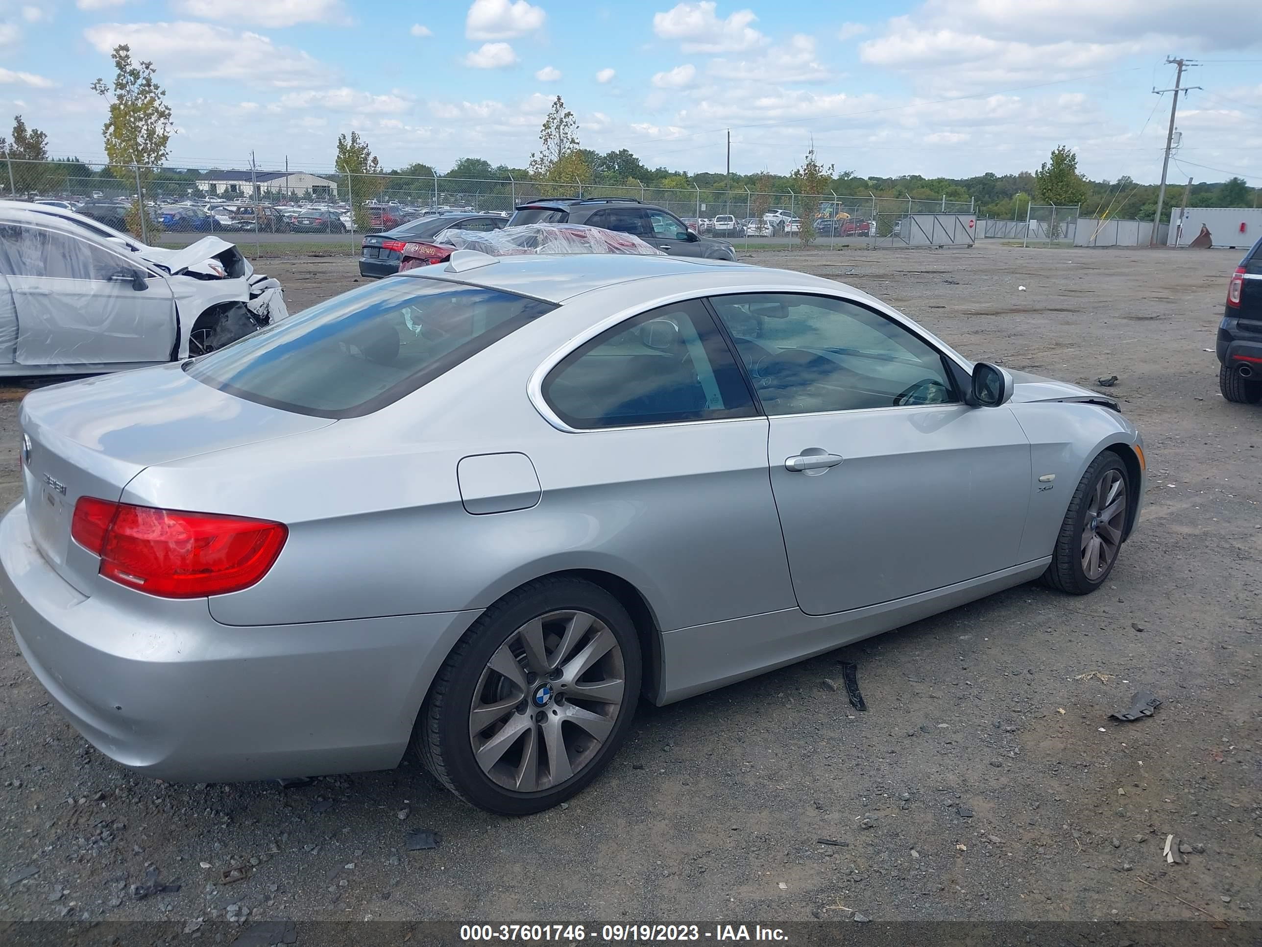 Photo 12 VIN: WBAKF5C58BE655165 - BMW 328I 